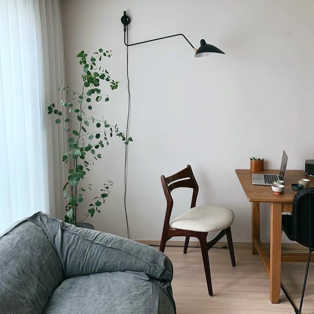 Metall-Wandleuchte mit Schwenkarm, Stecker und Schalter